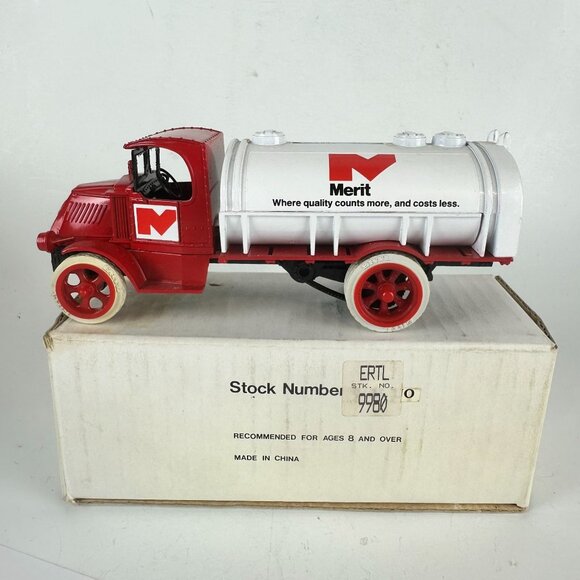Vintage ERTL 1926 Bull Dog Merit Tanker Truck Bank Die-Cast Model - Picture 1 of 7
